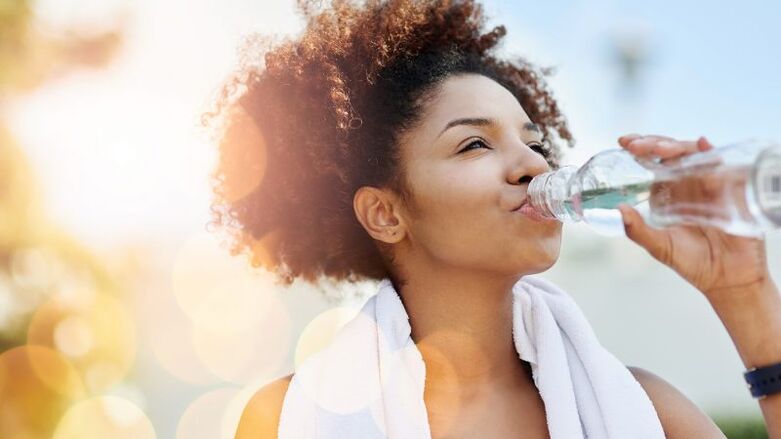 girl drinking water on a drinking diet