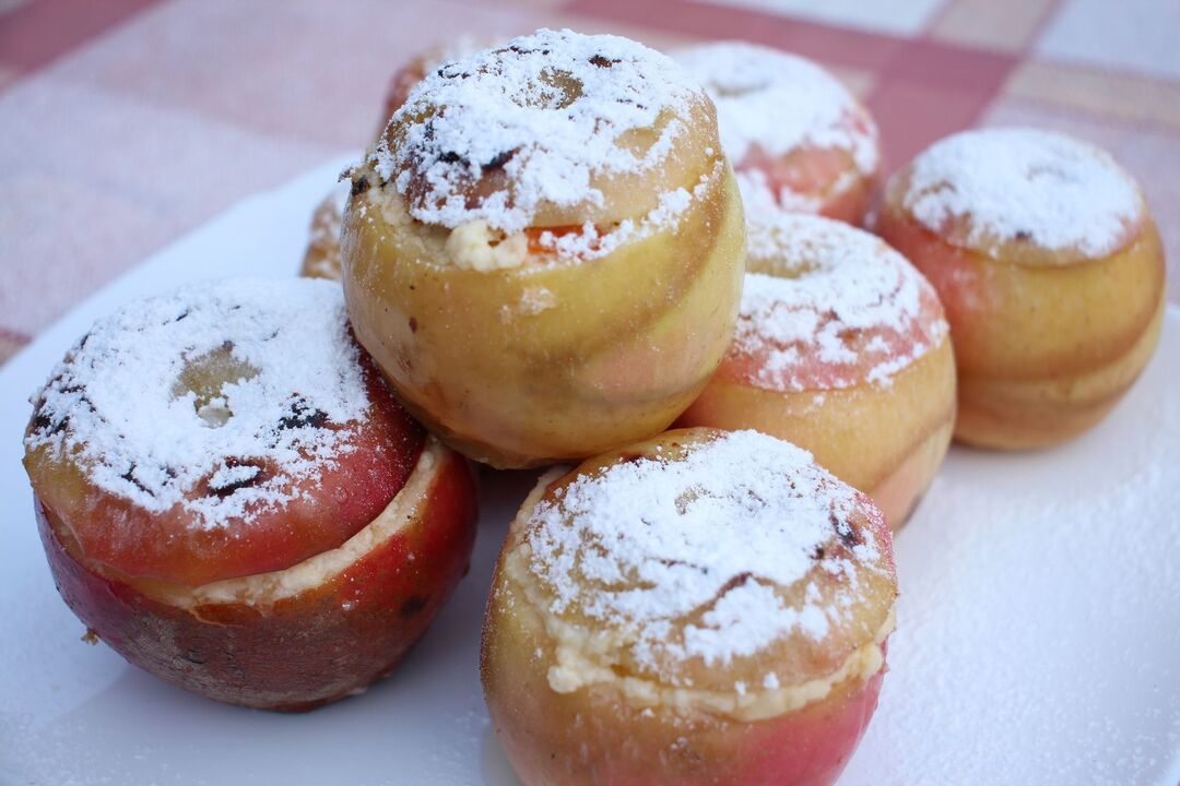 Baked apples for pancreatitis